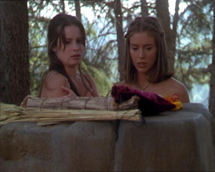 Charmed-Online_dot_net-2x01WitchTrial0599.jpg