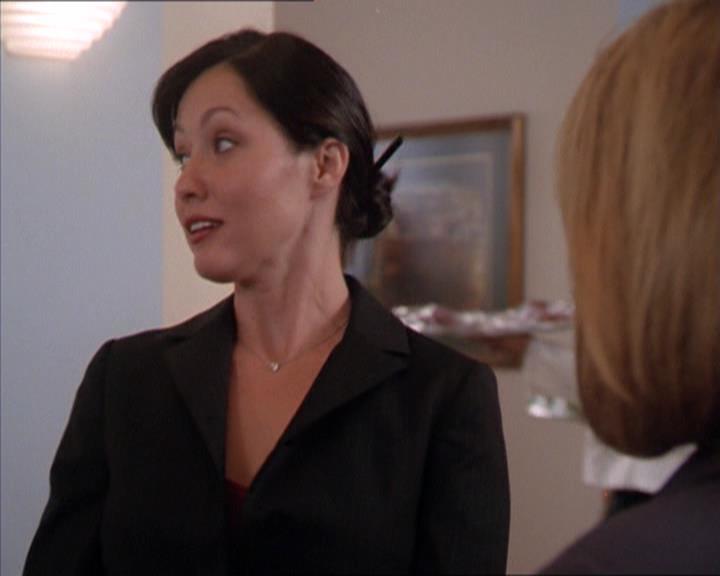 Charmed-Online_dot_net-2x01WitchTrial0611.jpg
