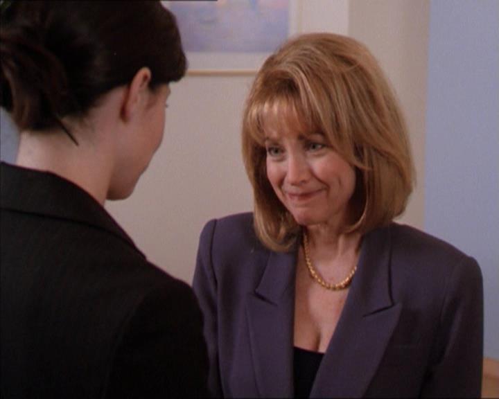Charmed-Online_dot_net-2x01WitchTrial0617.jpg
