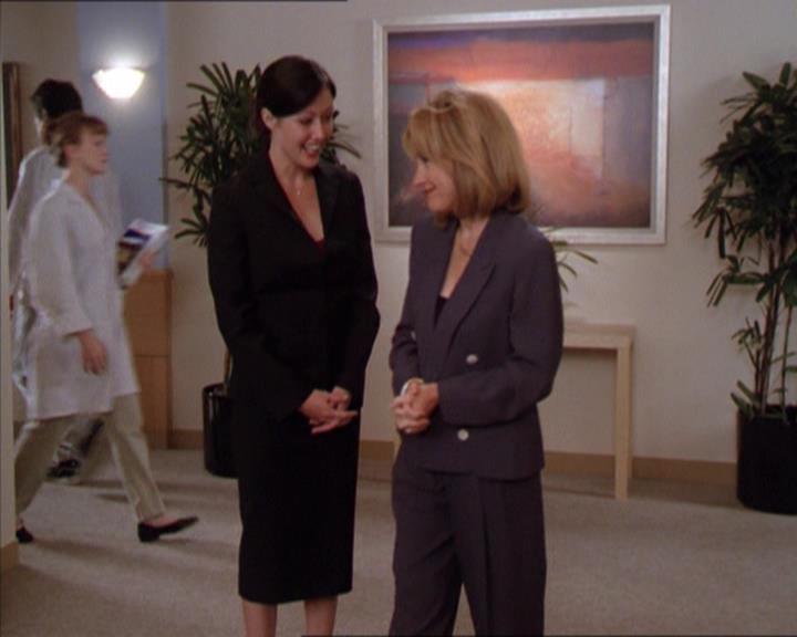 Charmed-Online_dot_net-2x01WitchTrial0618.jpg