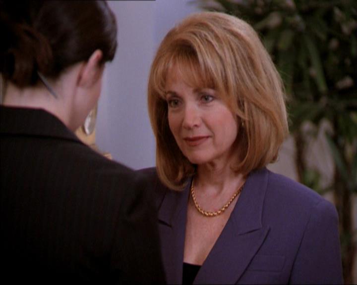 Charmed-Online_dot_net-2x01WitchTrial0629.jpg