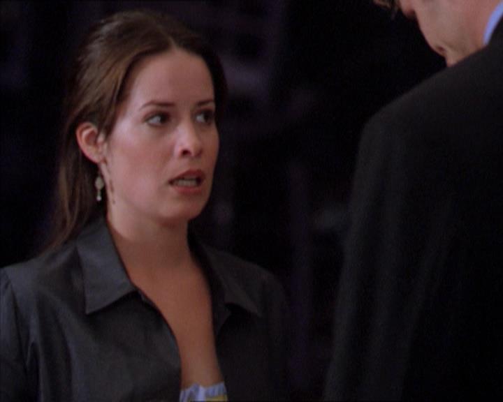Charmed-Online_dot_net-2x01WitchTrial0702.jpg