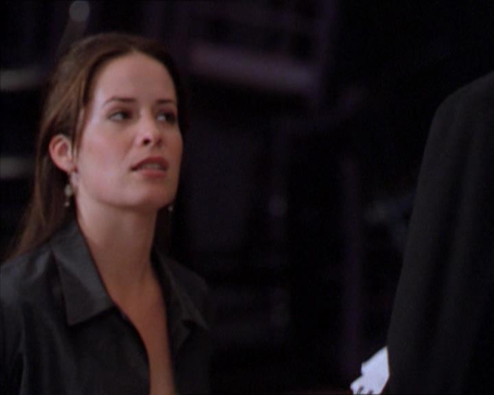 Charmed-Online_dot_net-2x01WitchTrial0705.jpg