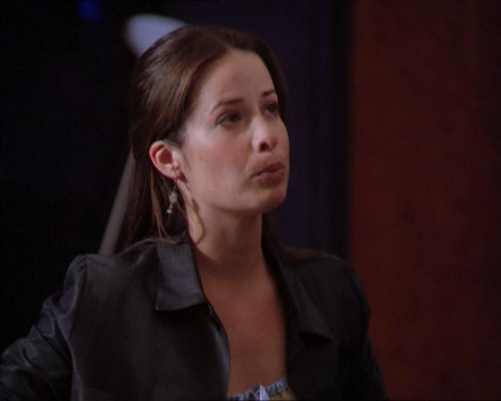 Charmed-Online_dot_net-2x01WitchTrial0750.jpg