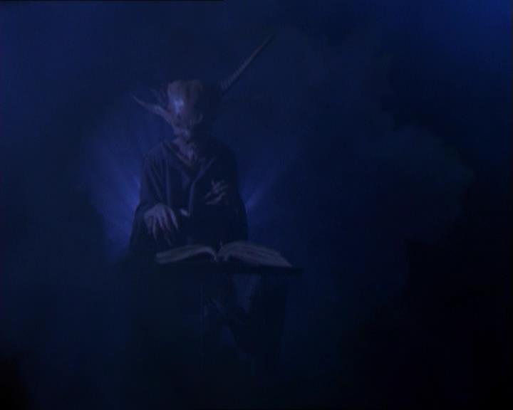 Charmed-Online_dot_net-2x01WitchTrial0771.jpg