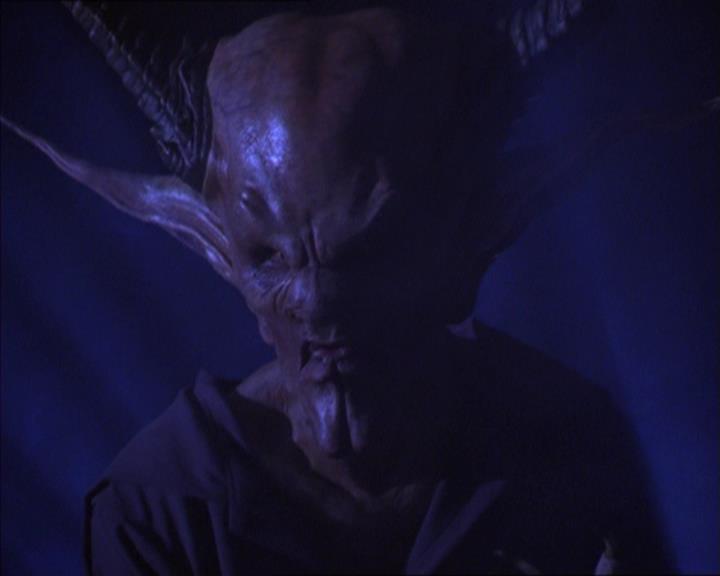 Charmed-Online_dot_net-2x01WitchTrial0776.jpg