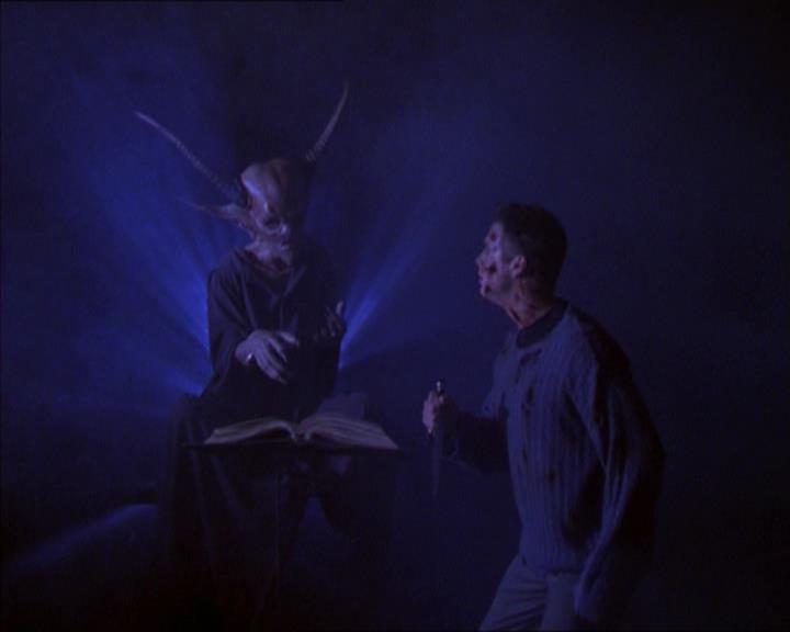 Charmed-Online_dot_net-2x01WitchTrial0780.jpg