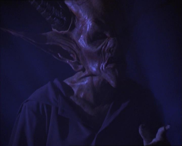 Charmed-Online_dot_net-2x01WitchTrial0782.jpg