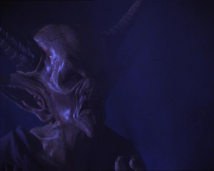 Charmed-Online_dot_net-2x01WitchTrial0789.jpg