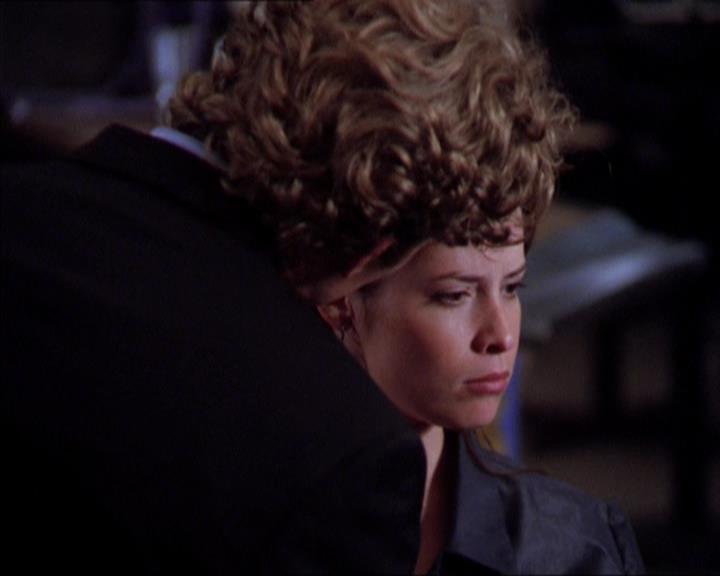Charmed-Online_dot_net-2x01WitchTrial0796.jpg