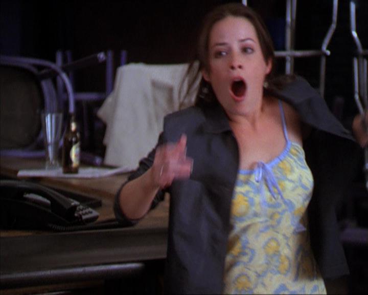 Charmed-Online_dot_net-2x01WitchTrial0806.jpg