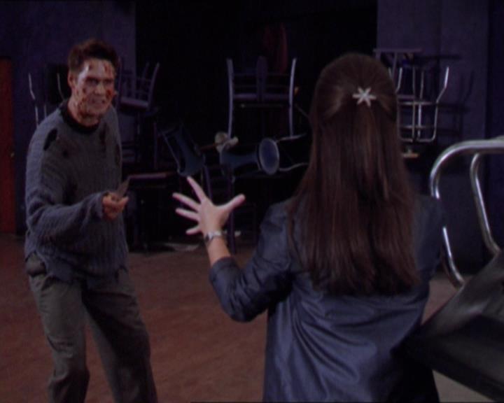 Charmed-Online_dot_net-2x01WitchTrial0807.jpg