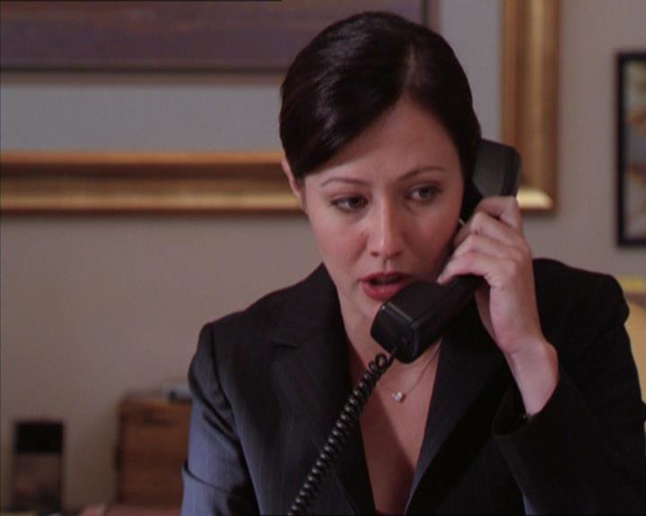 Charmed-Online_dot_net-2x01WitchTrial0821.jpg