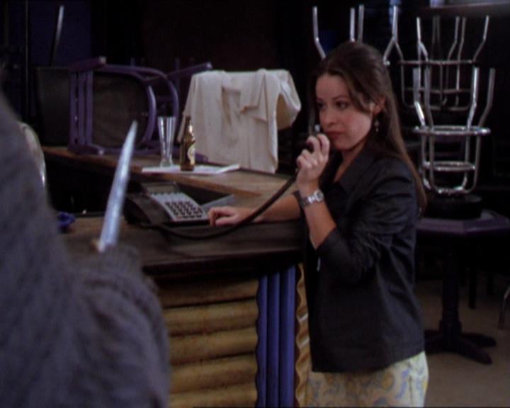 Charmed-Online_dot_net-2x01WitchTrial0823.jpg
