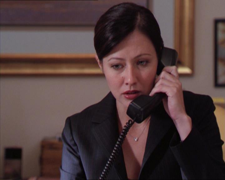 Charmed-Online_dot_net-2x01WitchTrial0826.jpg