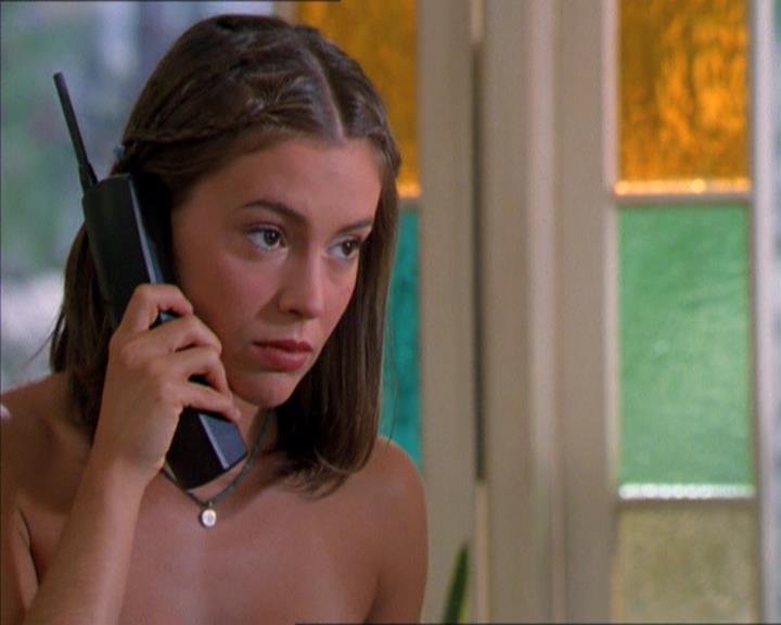 Charmed-Online_dot_net-2x01WitchTrial0830.jpg