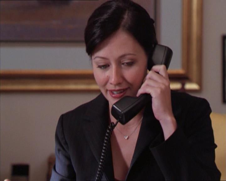 Charmed-Online_dot_net-2x01WitchTrial0833.jpg