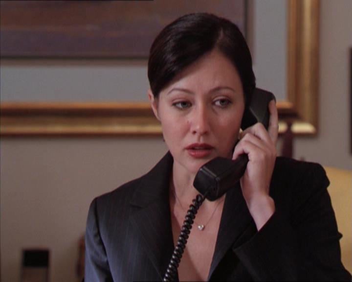 Charmed-Online_dot_net-2x01WitchTrial0859.jpg