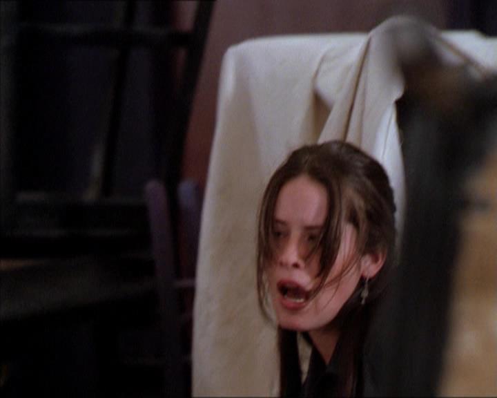 Charmed-Online_dot_net-2x01WitchTrial0872.jpg