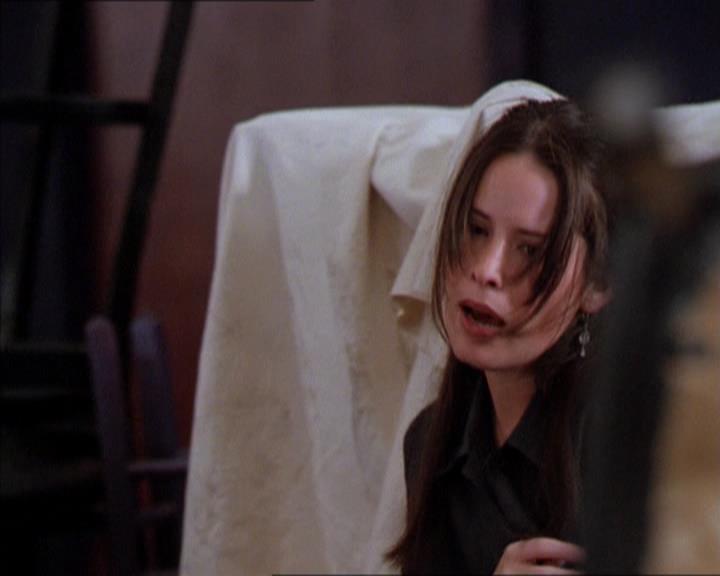 Charmed-Online_dot_net-2x01WitchTrial0873.jpg