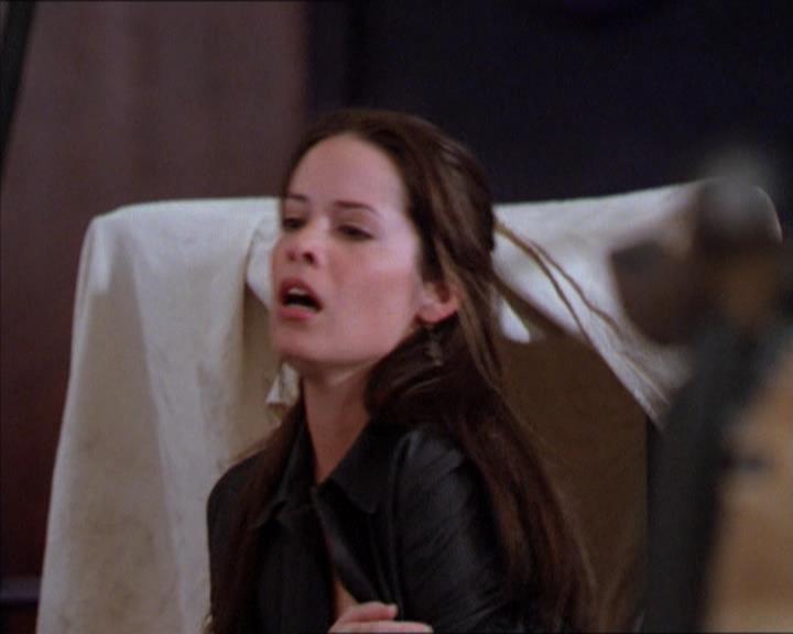 Charmed-Online_dot_net-2x01WitchTrial0874.jpg