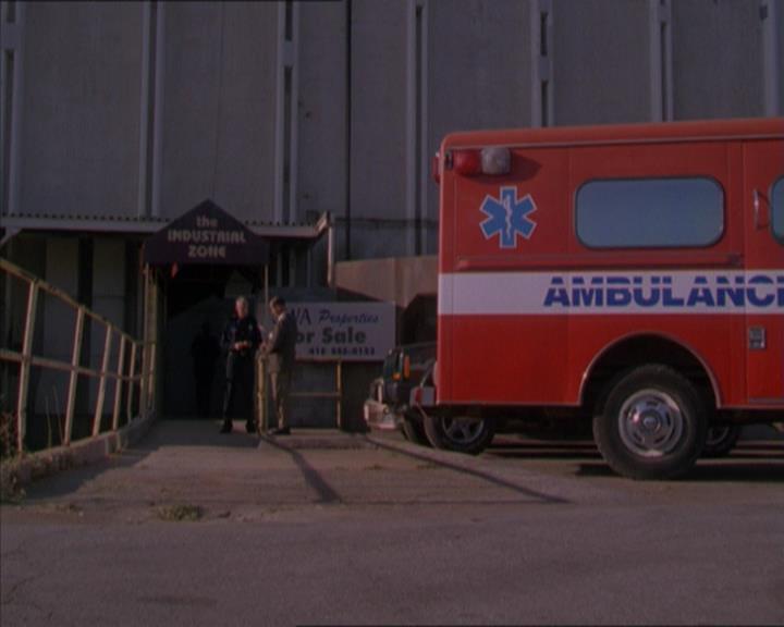 Charmed-Online_dot_net-2x01WitchTrial0888.jpg