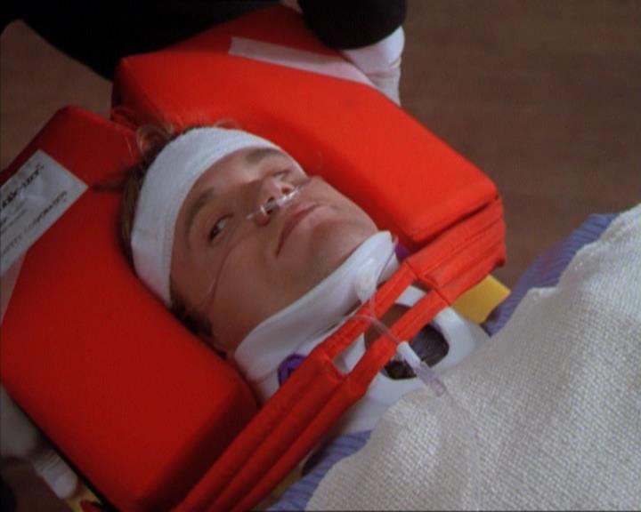 Charmed-Online_dot_net-2x01WitchTrial0906.jpg