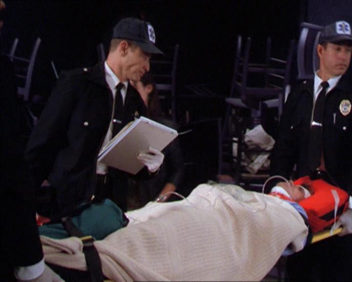 Charmed-Online_dot_net-2x01WitchTrial0912.jpg