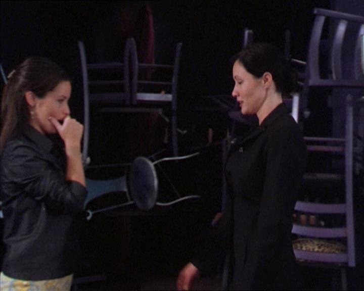 Charmed-Online_dot_net-2x01WitchTrial0922.jpg