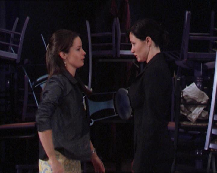 Charmed-Online_dot_net-2x01WitchTrial0925.jpg Charmed-Online_dot_net-2x01WitchTrial0925.jpg