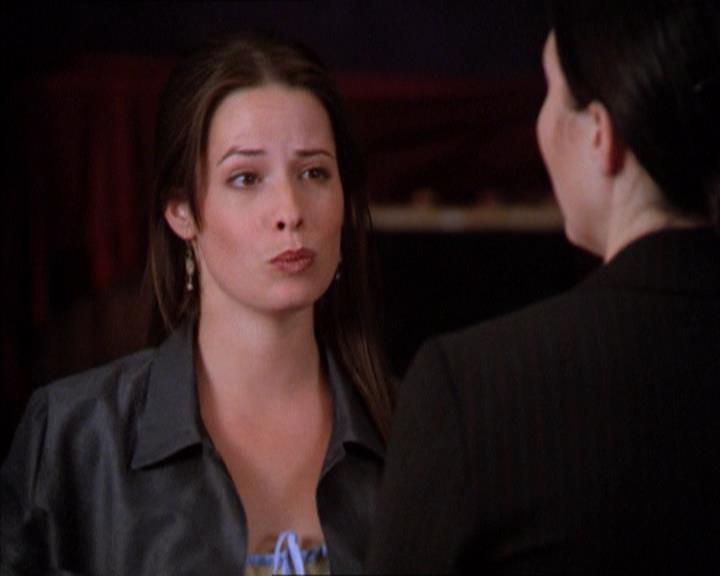 Charmed-Online_dot_net-2x01WitchTrial0927.jpg