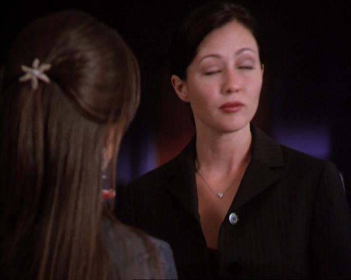 Charmed-Online_dot_net-2x01WitchTrial0928.jpg