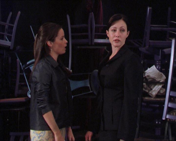 Charmed-Online_dot_net-2x01WitchTrial0929.jpg