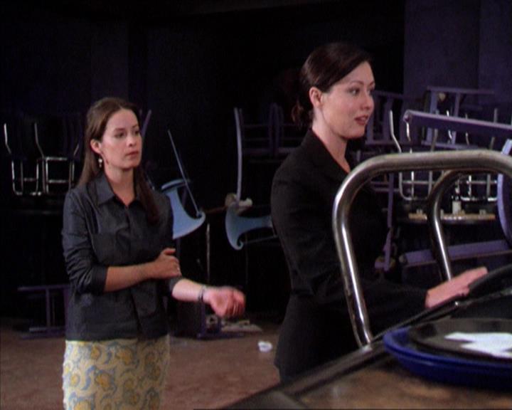 Charmed-Online_dot_net-2x01WitchTrial0935.jpg