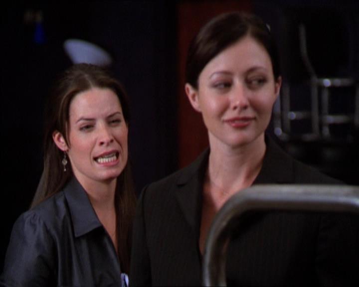 Charmed-Online_dot_net-2x01WitchTrial0939.jpg