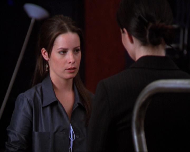 Charmed-Online_dot_net-2x01WitchTrial0952.jpg