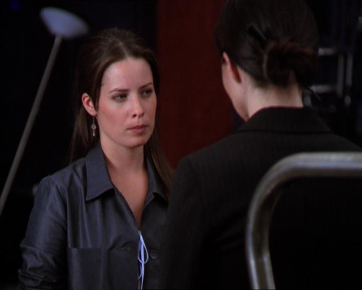 Charmed-Online_dot_net-2x01WitchTrial0957.jpg