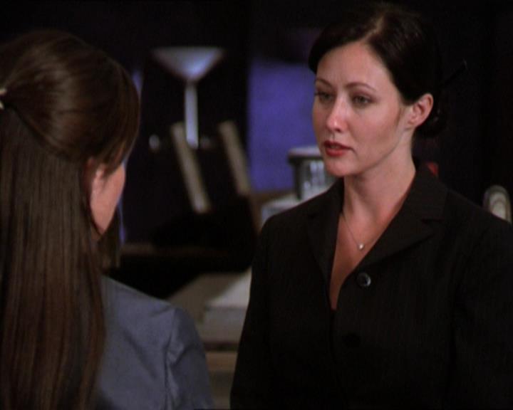Charmed-Online_dot_net-2x01WitchTrial0960.jpg