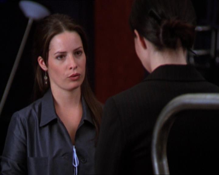 Charmed-Online_dot_net-2x01WitchTrial0962.jpg