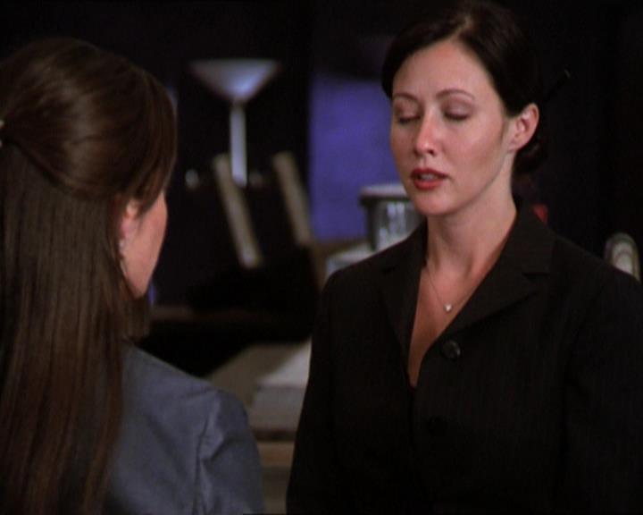 Charmed-Online_dot_net-2x01WitchTrial0963.jpg