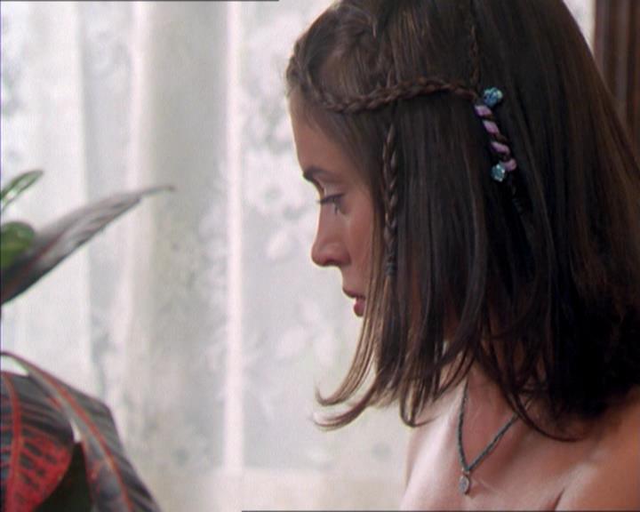 Charmed-Online_dot_net-2x01WitchTrial0987.jpg