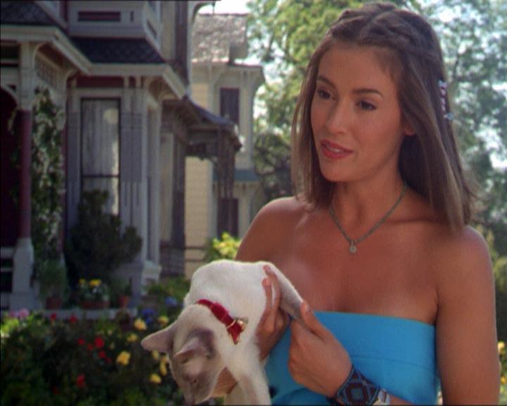 Charmed-Online_dot_net-2x01WitchTrial1087.jpg