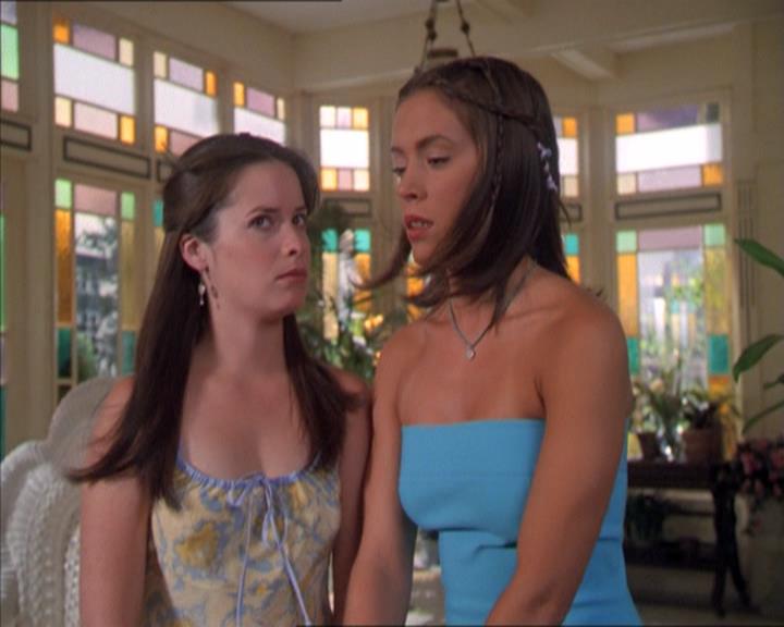 Charmed-Online_dot_net-2x01WitchTrial1157.jpg