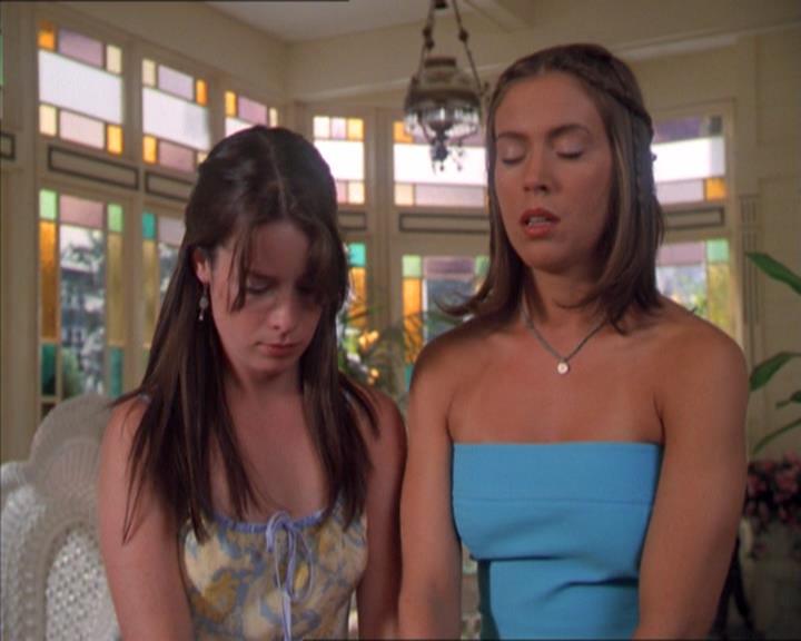 Charmed-Online_dot_net-2x01WitchTrial1163.jpg