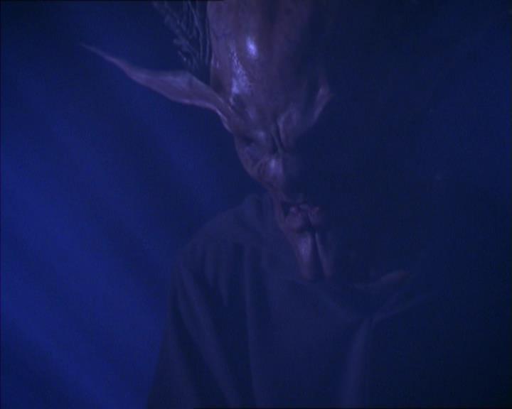 Charmed-Online_dot_net-2x01WitchTrial1186.jpg