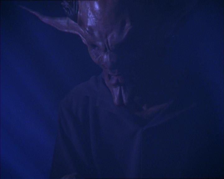 Charmed-Online_dot_net-2x01WitchTrial1187.jpg