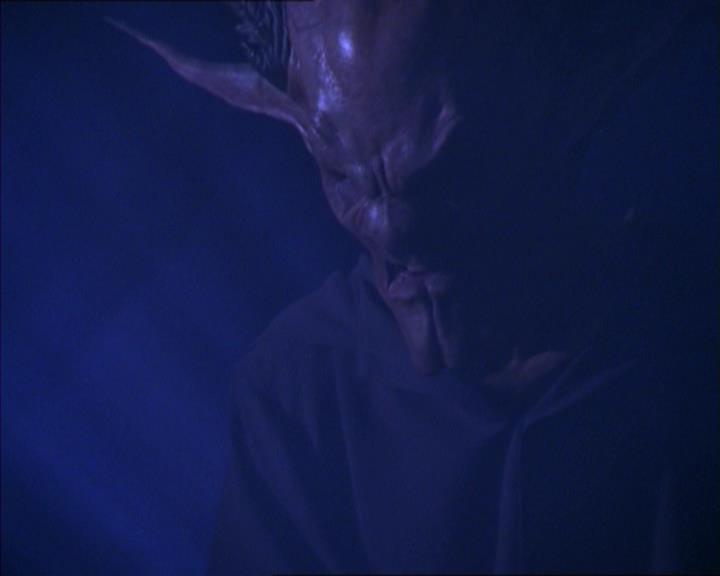 Charmed-Online_dot_net-2x01WitchTrial1192.jpg