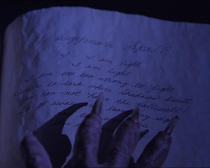 Charmed-Online_dot_net-2x01WitchTrial1193.jpg