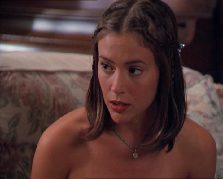 Charmed-Online_dot_net-2x01WitchTrial1213.jpg