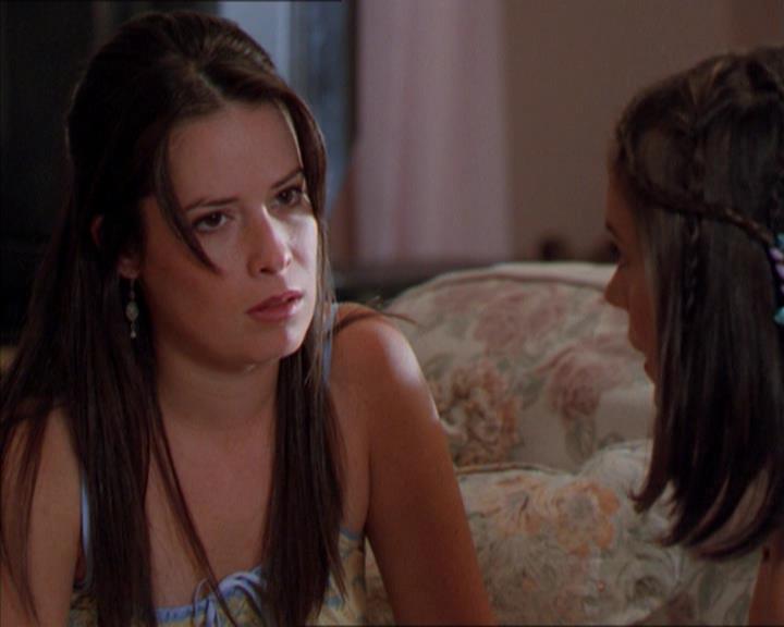 Charmed-Online_dot_net-2x01WitchTrial1214.jpg